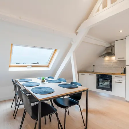 Prime Location, Stylish Duplex, 5pax Apartment